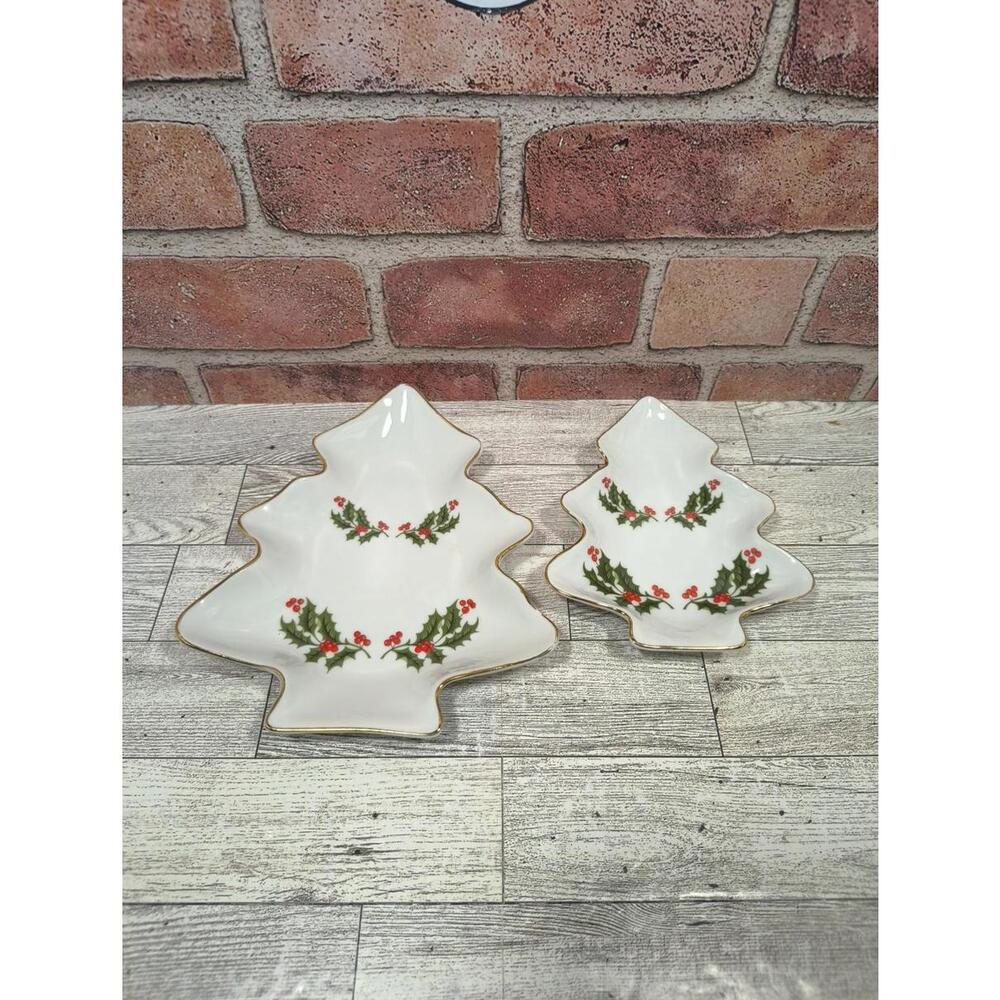 Kashima Christmas Tree Holly Leaves Berry Fine Porcelain Japan Snack Nut Dishes